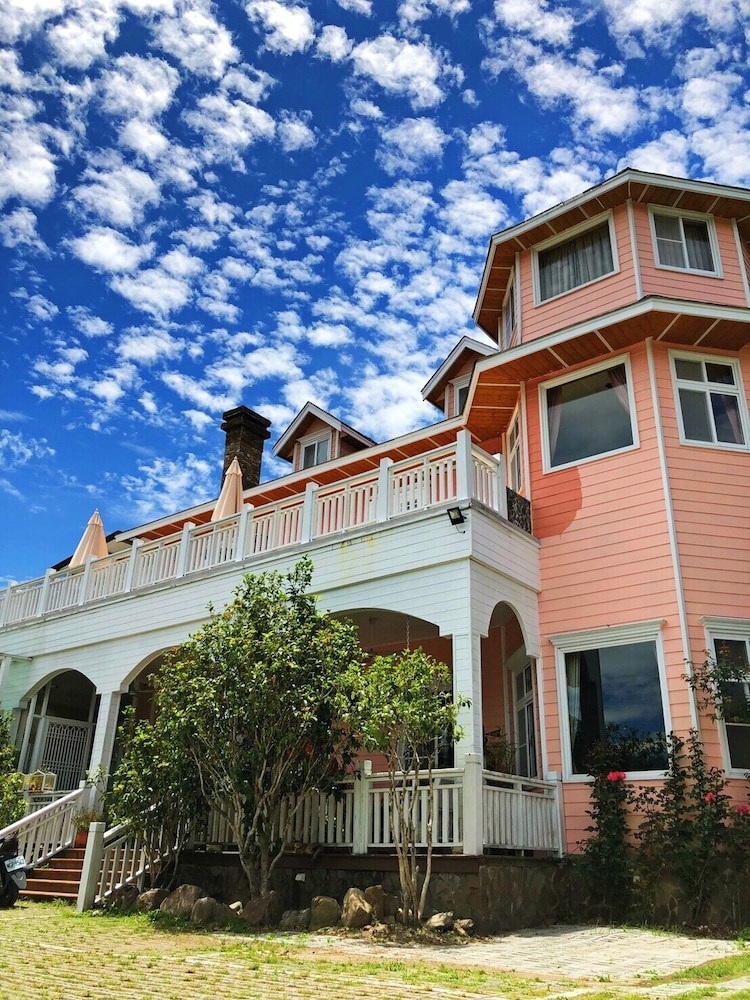 Aurora Villa 3/50