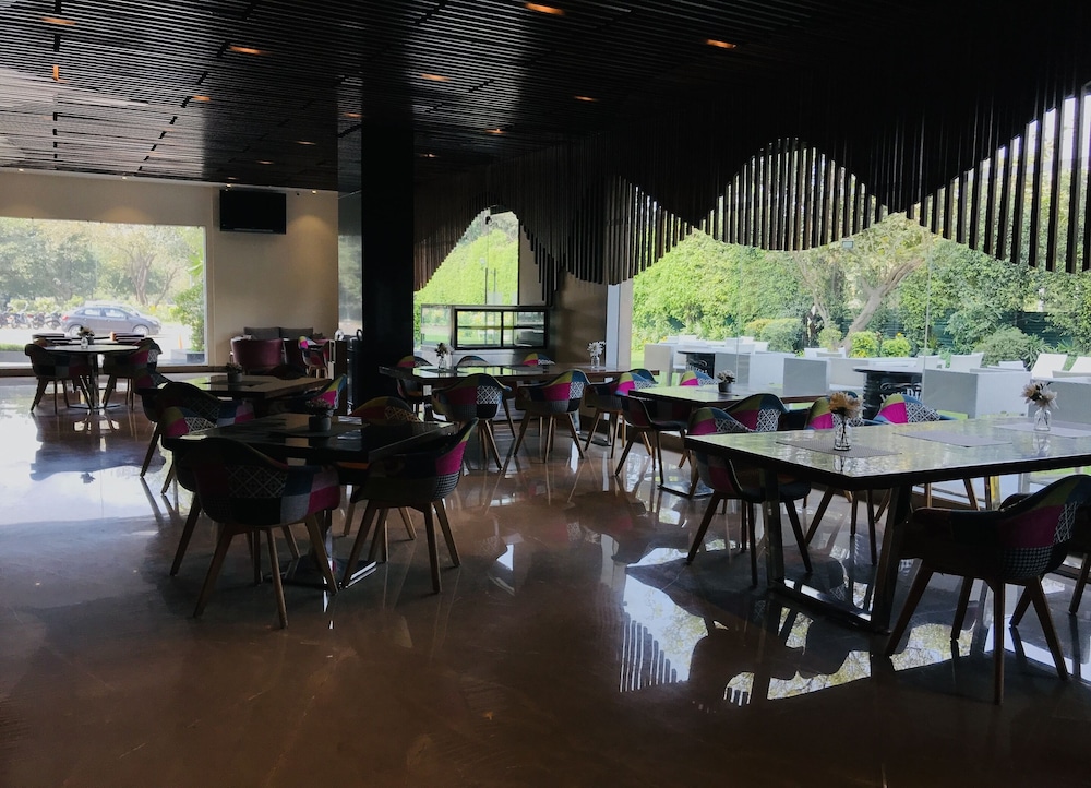 Golden Tulip Gurgaon - Sector 29 32/45