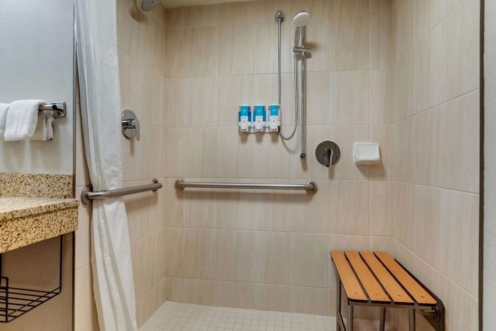 Drury Inn and Suites St Louis St Peters 50/50