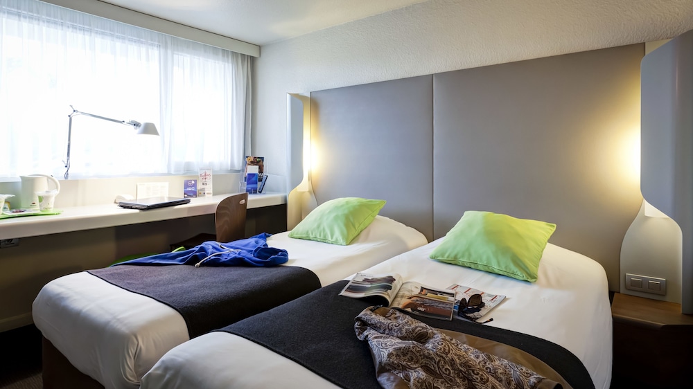 Standard, Twin Beds