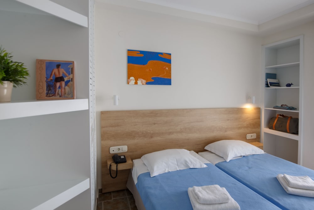 2 BEDROOMS, FAMILY, PARTIAL SEA VIEW