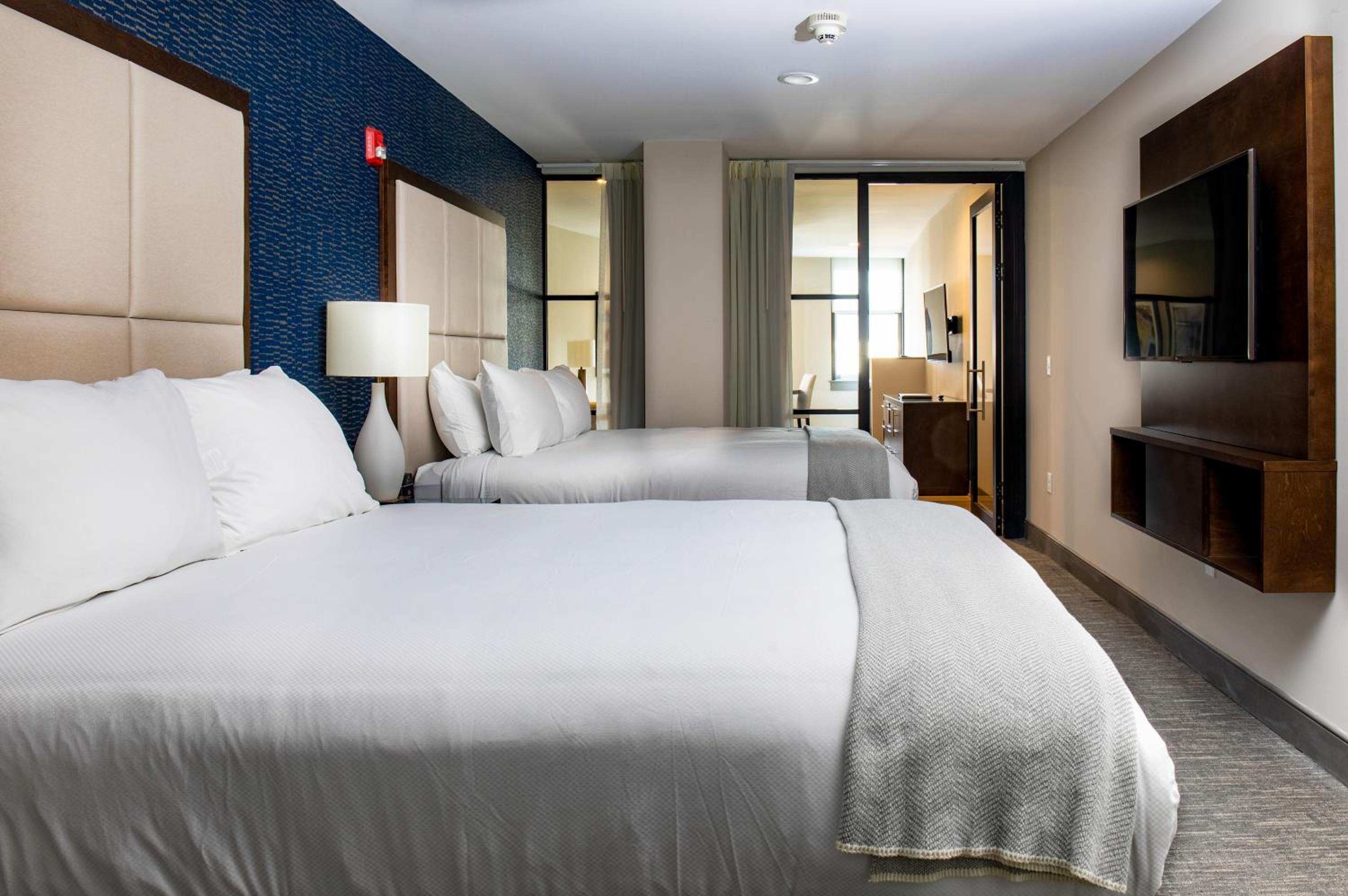 Deluxe, Suite, 2 Queen Beds, City View, Sofa