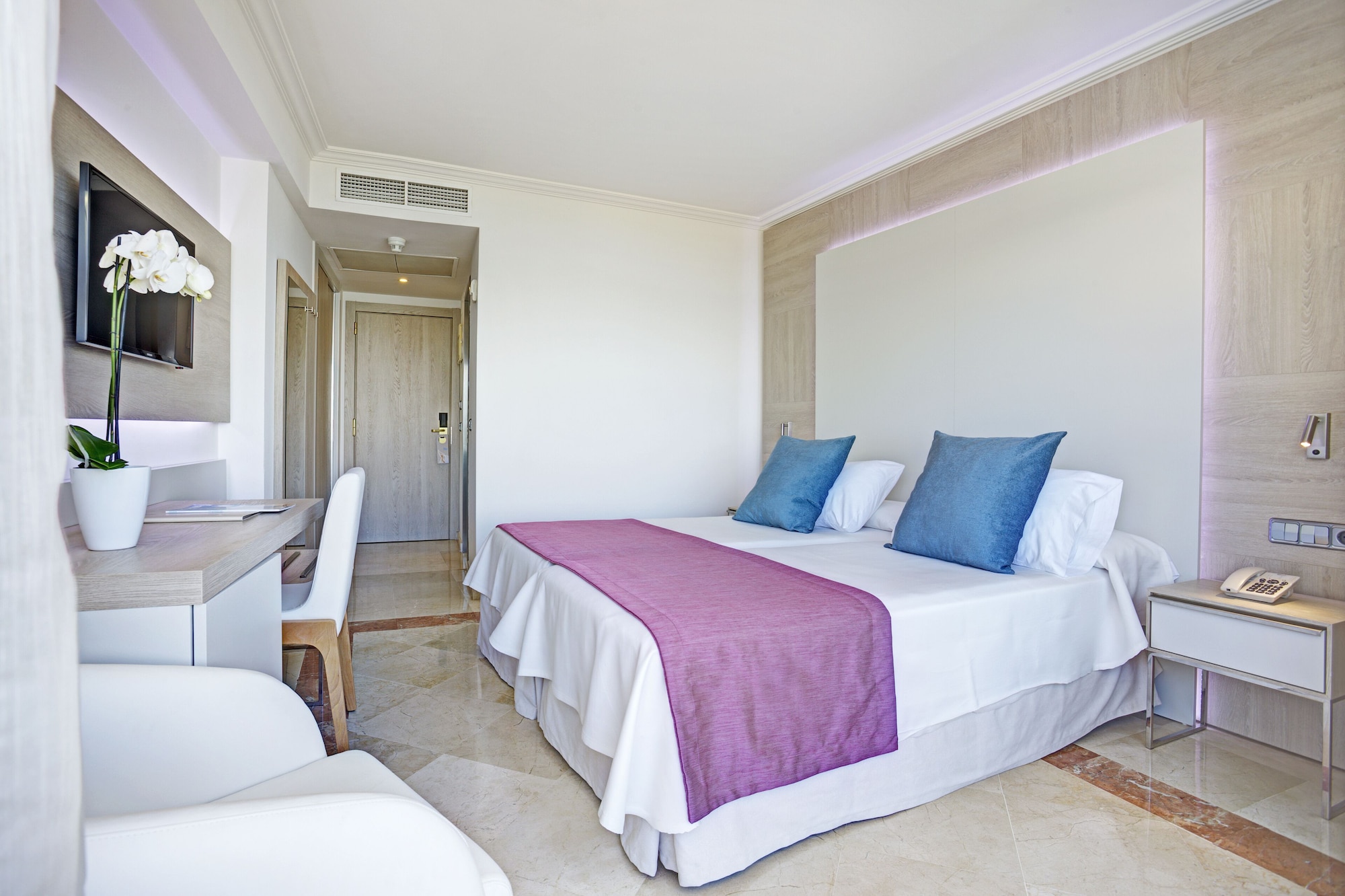 PREMIUM, DOUBLE BED, PARTIAL SEA VIEW, BALCONY