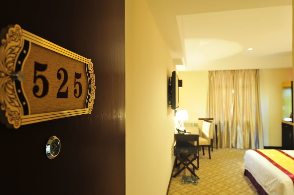 Hallmark Regency Hotel 11/27