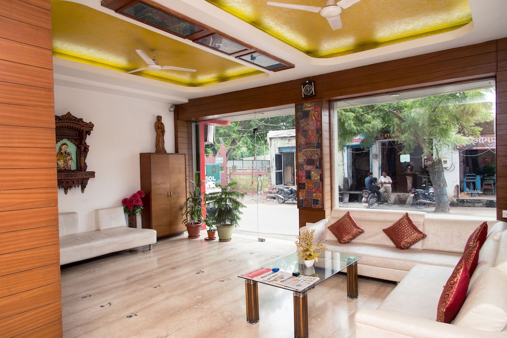 HOTEL GORBANDH 38/48