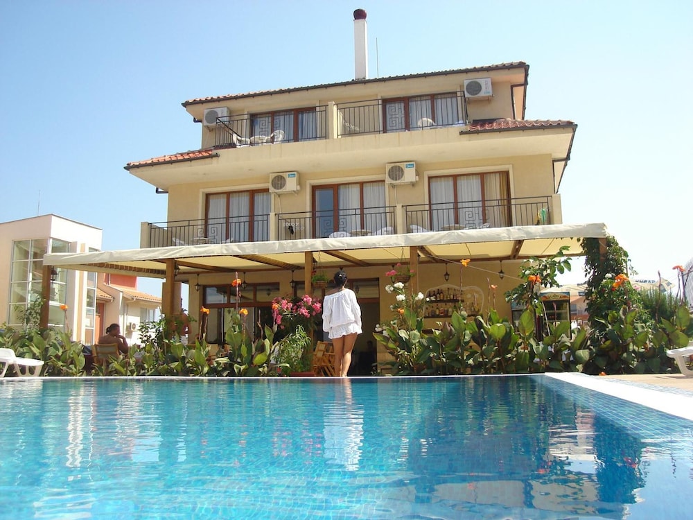 The Muses Hotel 2/32