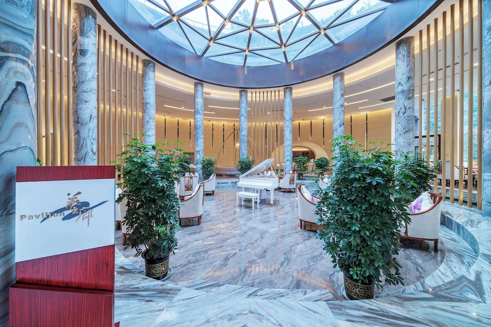 Howard Johnson Lake Serenity Hotel Neijiang 44/46