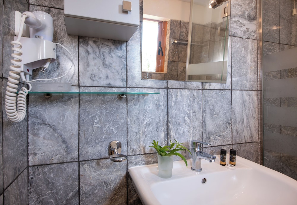 Eko Suites 50/53