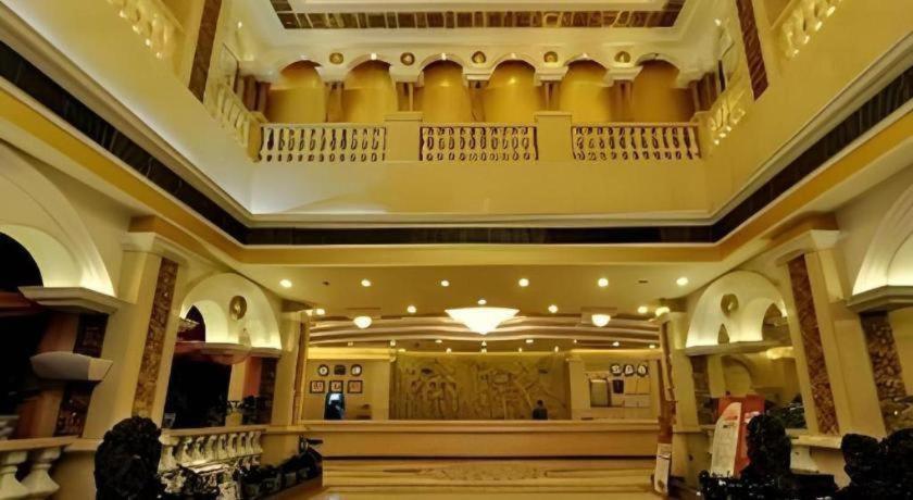 Vienna Hotel (Shenzhen Pinghu Center Metro Station) 19/42