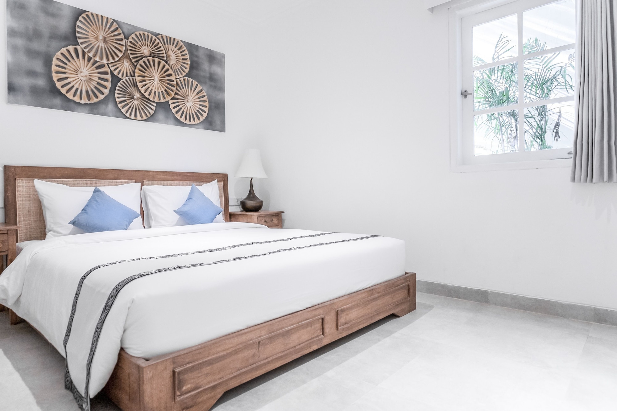 2 BEDROOMS, SUITE, KITCHEN