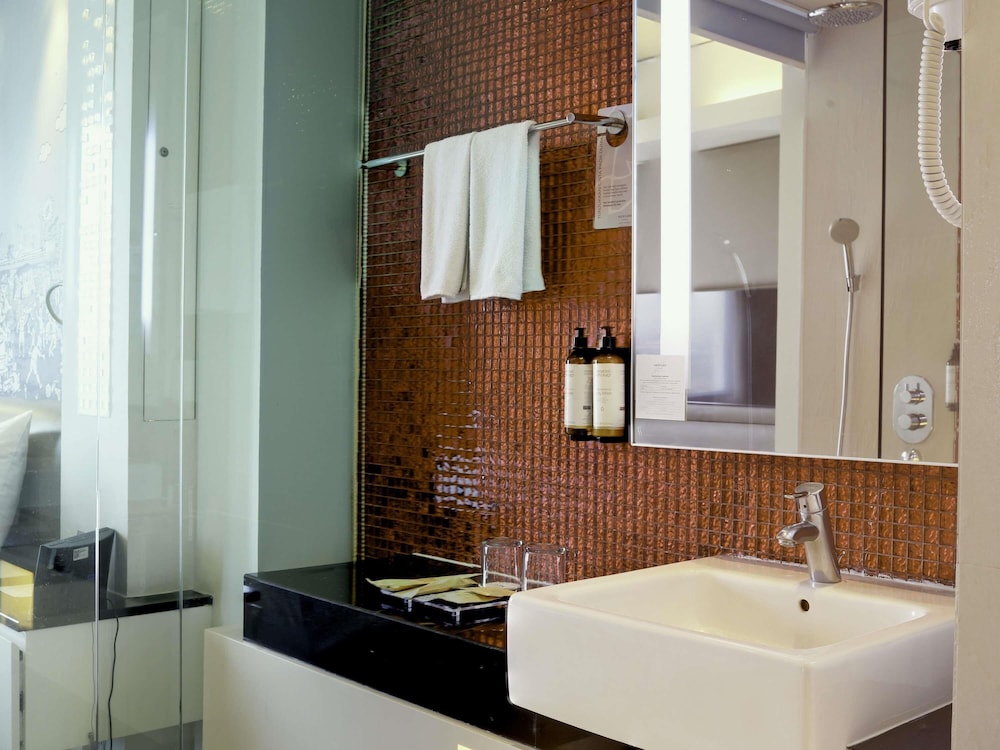 MERCURE JAKARTA SIMATUPANG 72/72