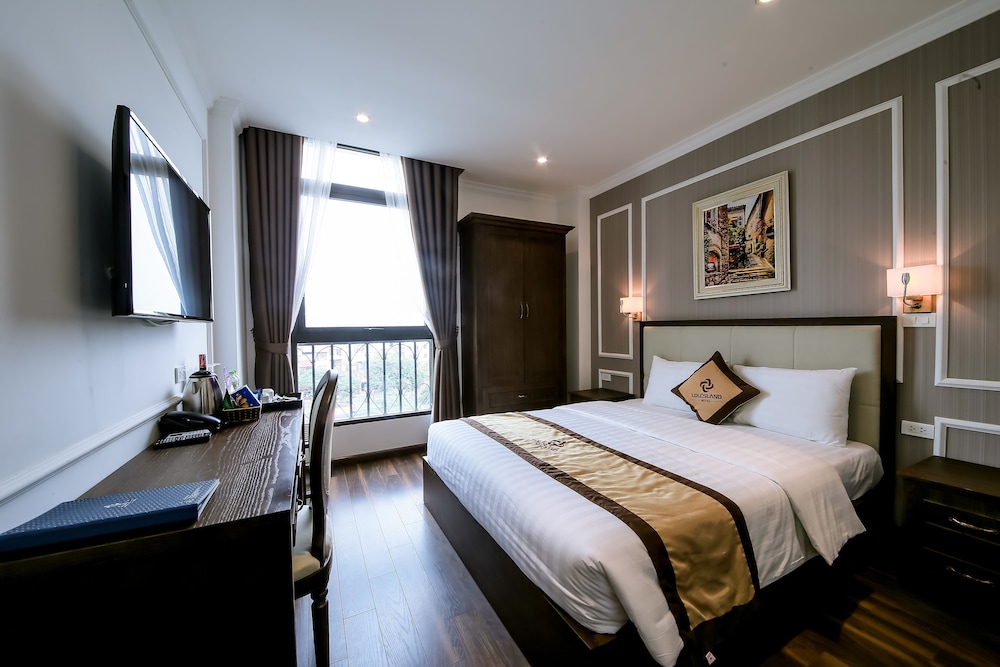 SUPERIOR, DOUBLE BED, CITY VIEW