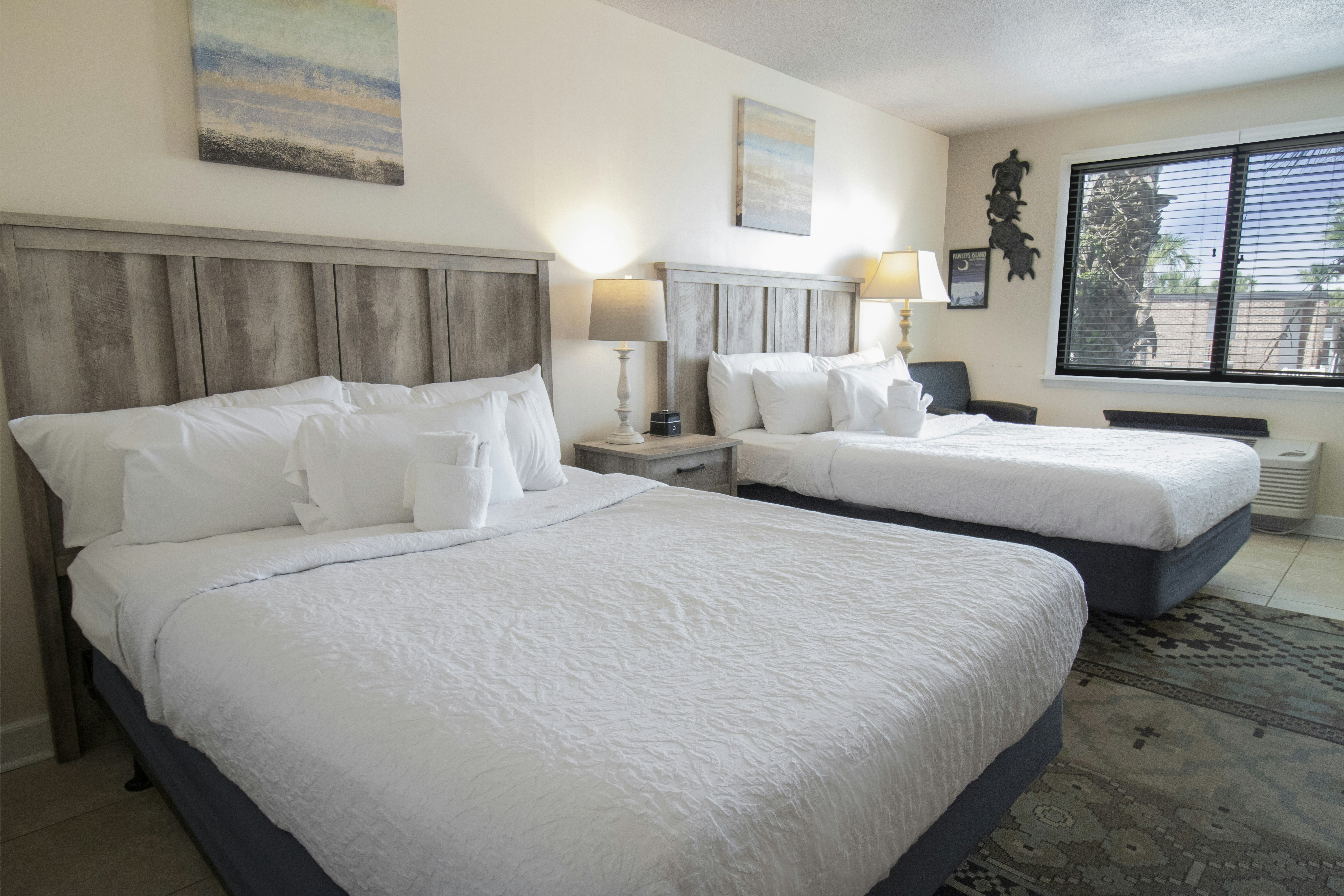 The Oceanfront Litchfield Inn 15/75
