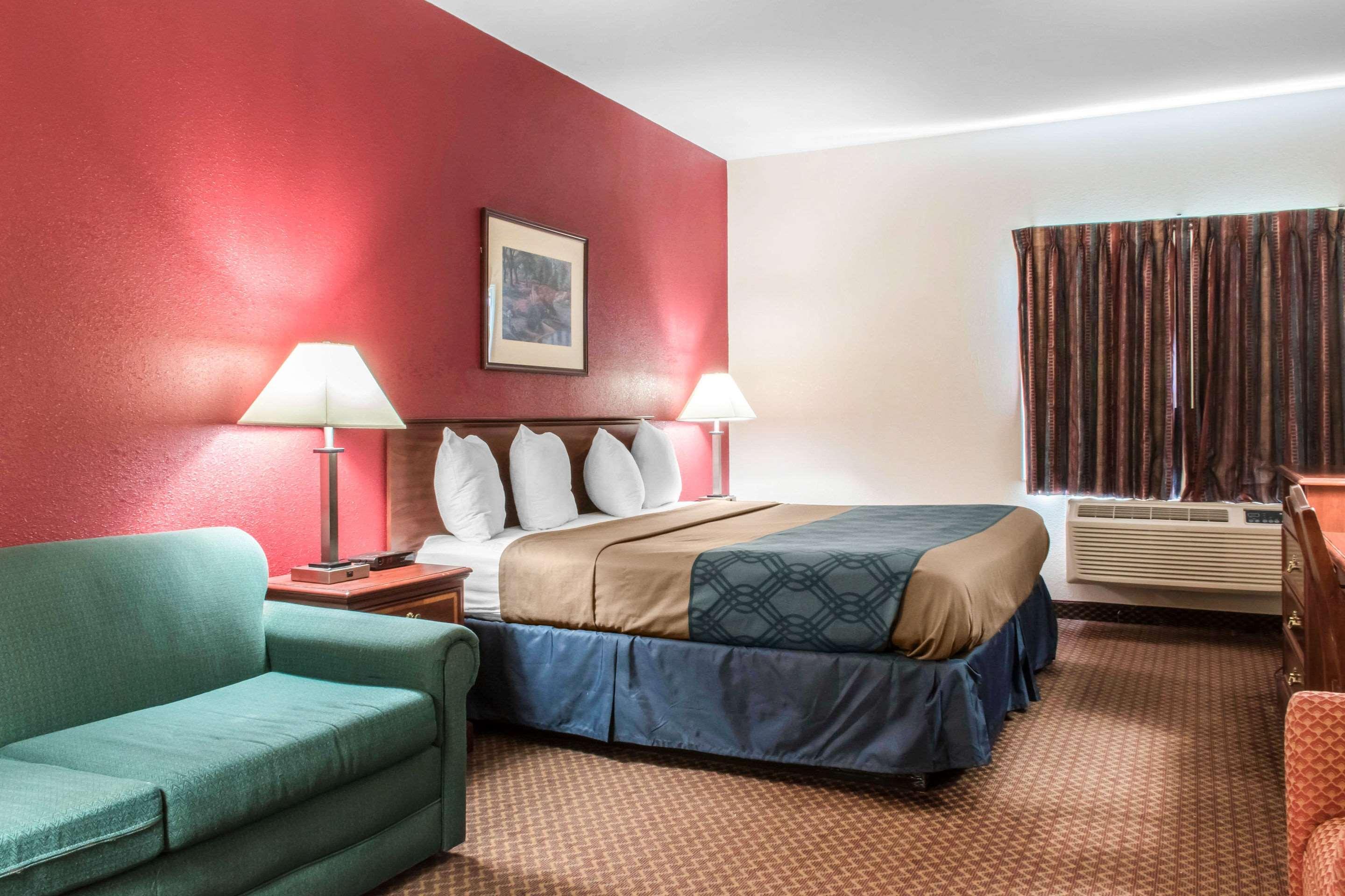 ROOM, KING BED
