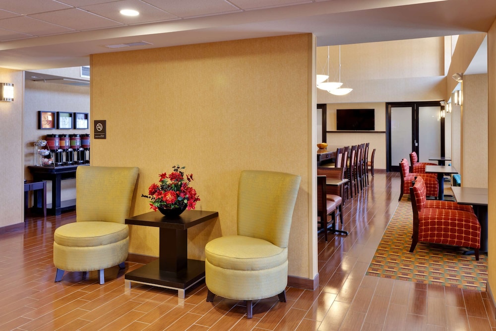 Hampton Inn & Suites Fresno-Northwest, CA 24/33