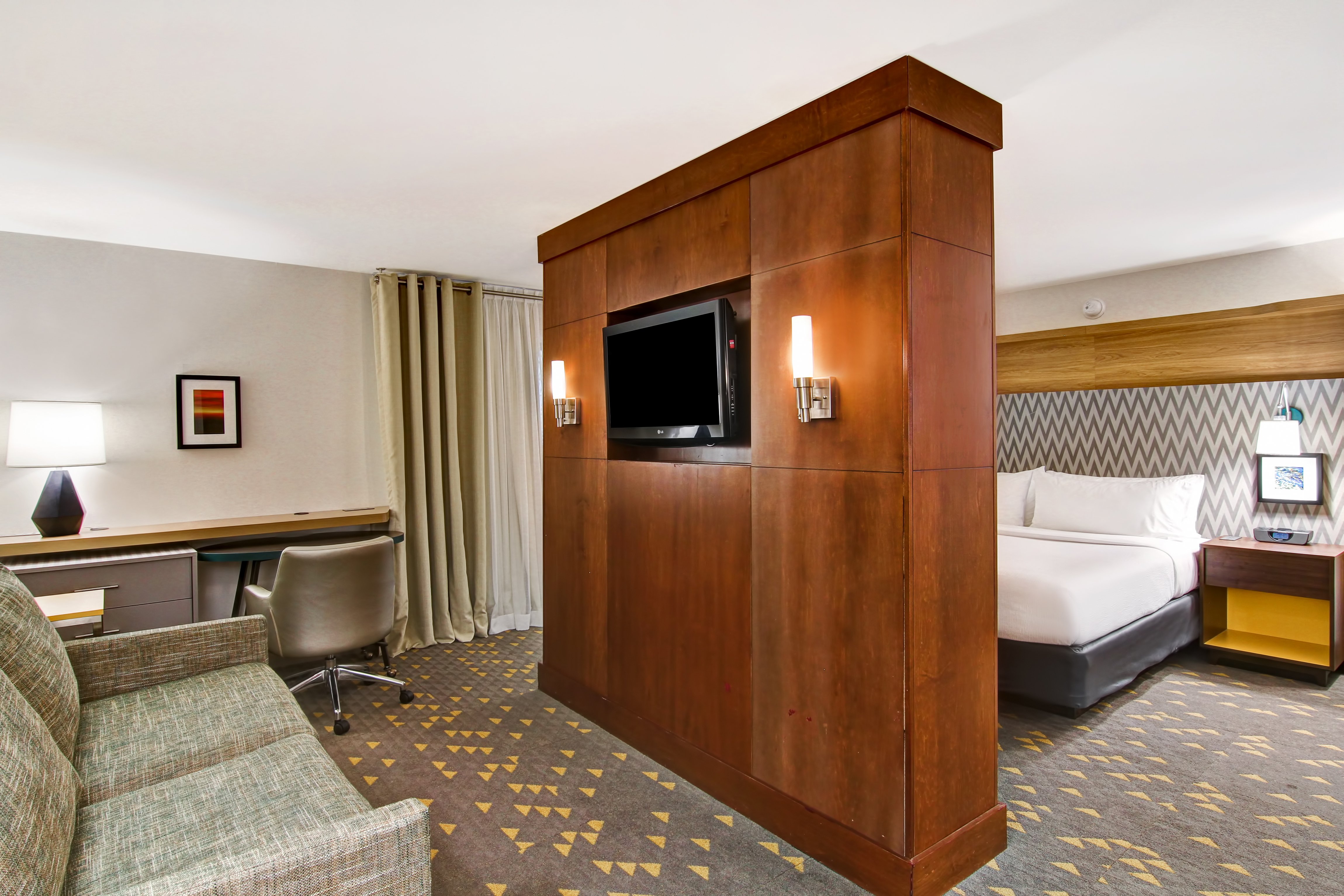 Holiday Inn Oakville Centre 12/81