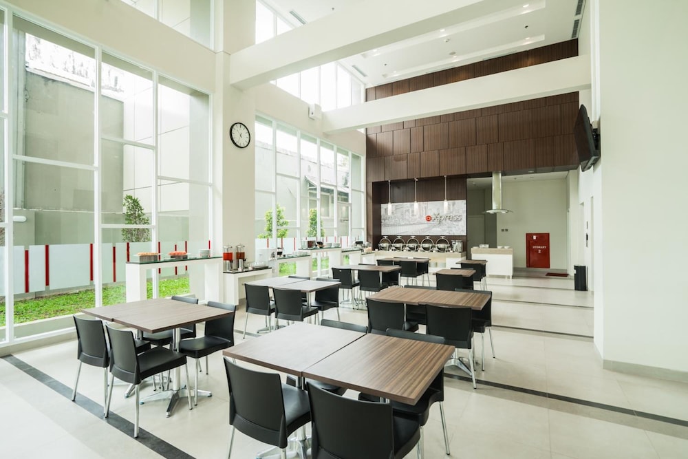 Amaris Hotel Fachrudin Tanah Abang 37/43