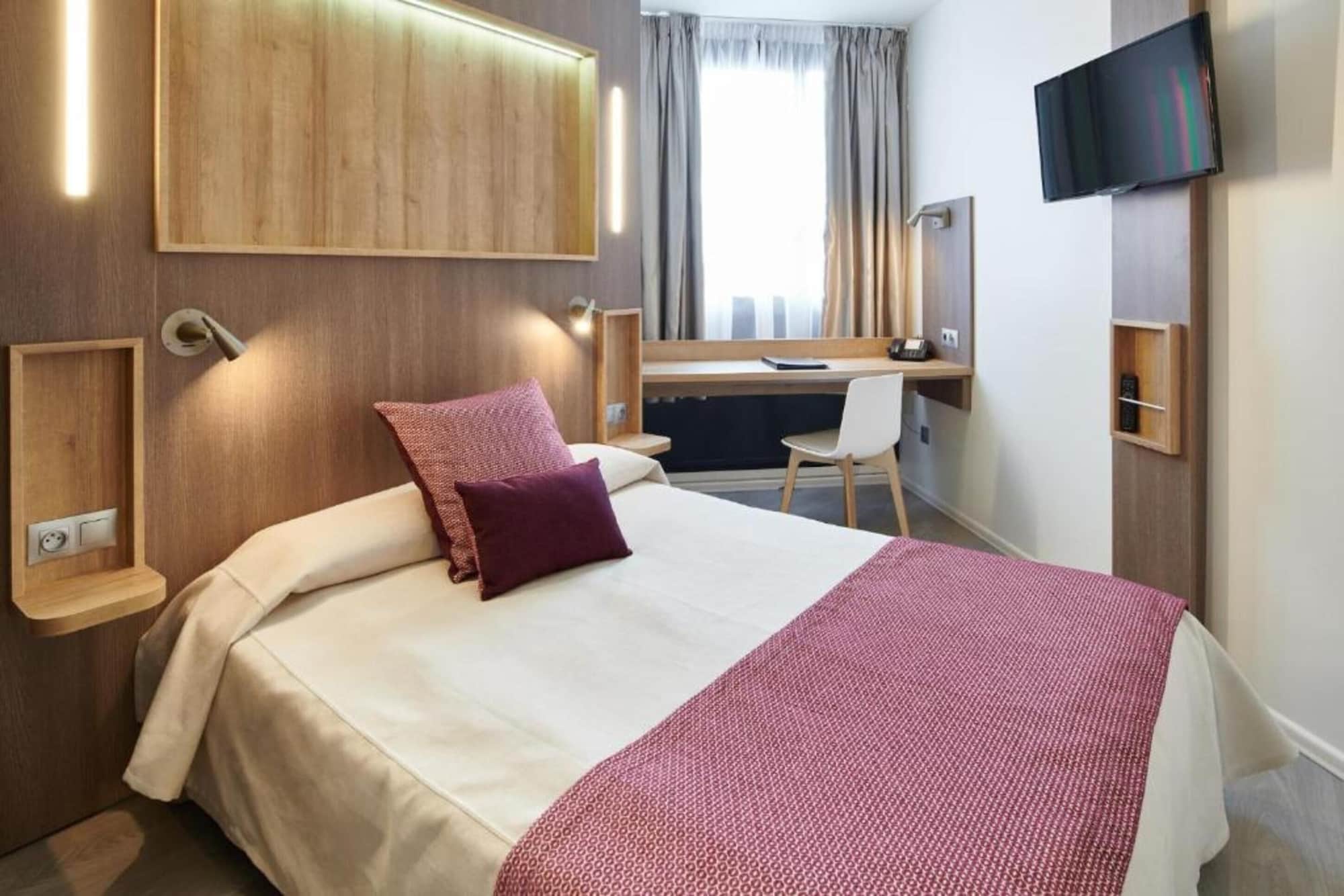 Basic, Double Bed, City or River View