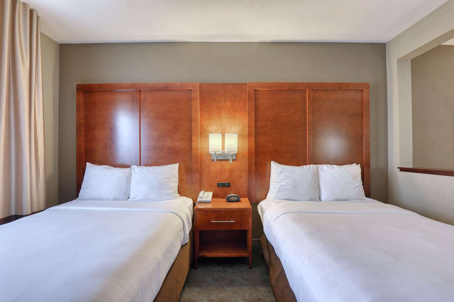 SUITE, 2 DOUBLE BEDS