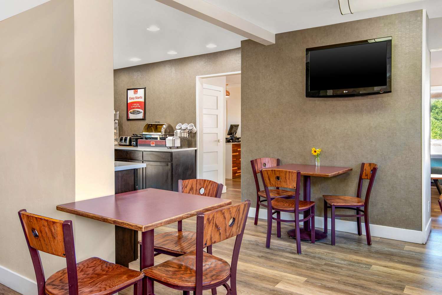 Econo Lodge Inn & Suites Durango 13/17