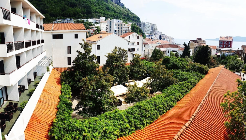 Montenegrina Hotel and SPA 32/36