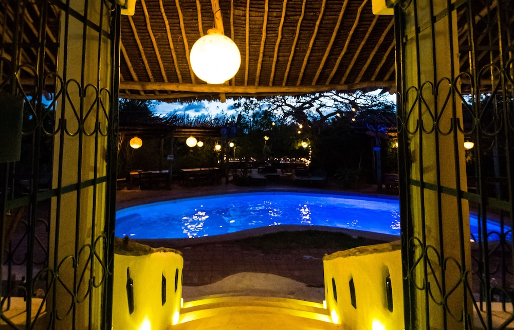 DISTANT RELATIVES ECOLODGE & BACKPACKERS 14/50