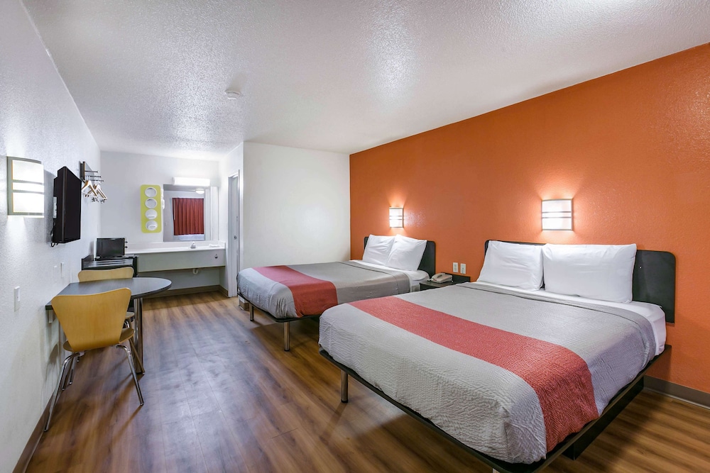غرفة قياسية بسريرين كوين لذوي الإعاقة، Motel6 Dothan, AL 4/10