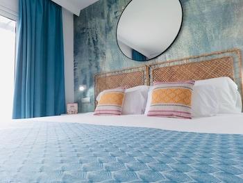 2 Bedrooms, Apartment, Double and Twin Beds, Sea Front, Terrace