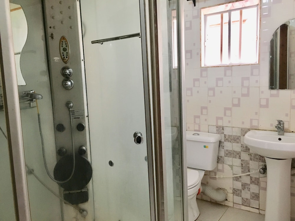 EXECUTIVE, SUITE