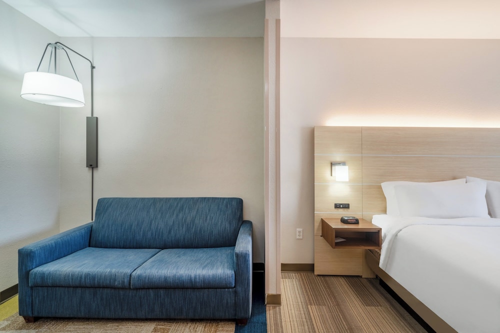 Suite, King Bed, Extra Floor Space, Sofa
