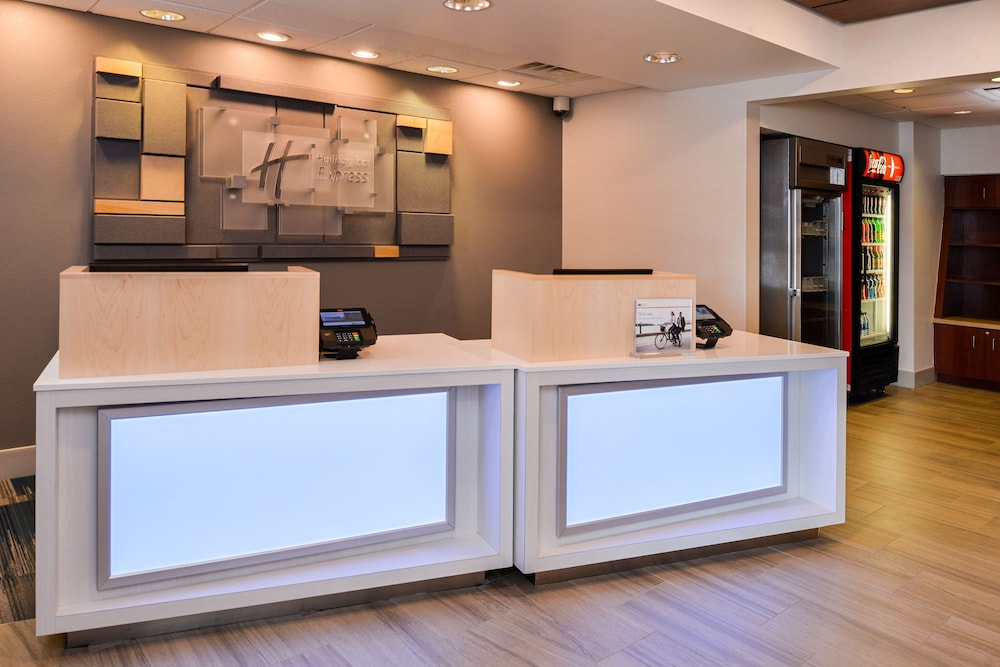 Holiday Inn Express Hotel & Suites Urbana-Champaign(U Of I Area) 10/74