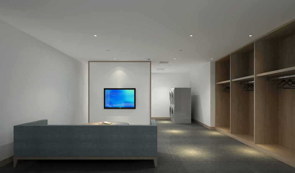 HOLIDAY INN EXPRESS ZHEJIANG QIANXIA LAKE 11/49