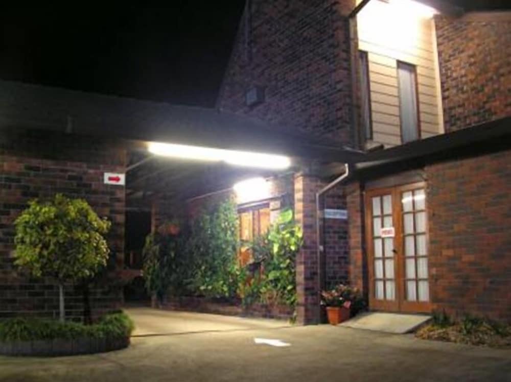 KARUAH MOTOR INN 57/59