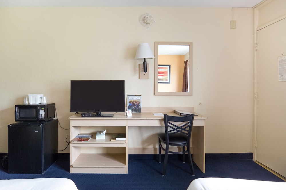 Days Inn by Wyndham New Philadelphia 32/36