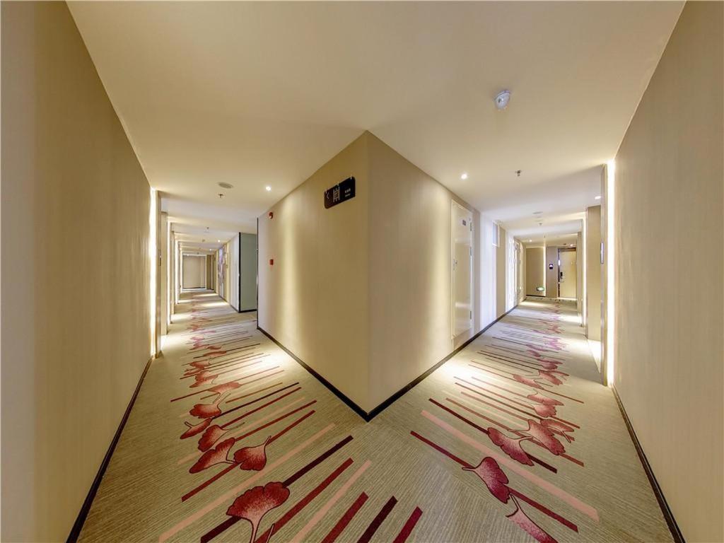 Lavande Hotel (Chengdu Dafeng Shixi Park Metro Station) 33/39