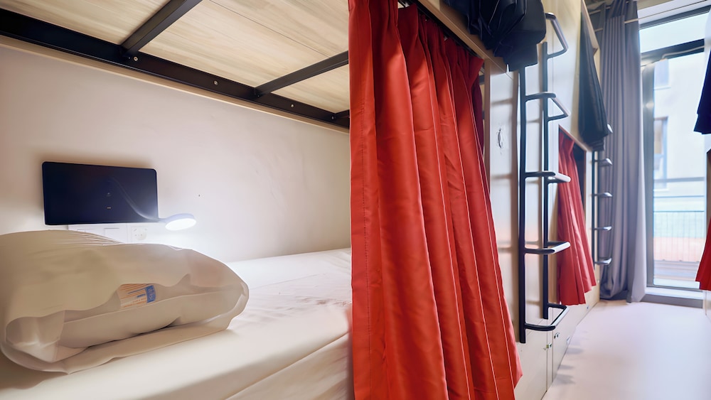 Private, 8 Beds, Private Bathroom