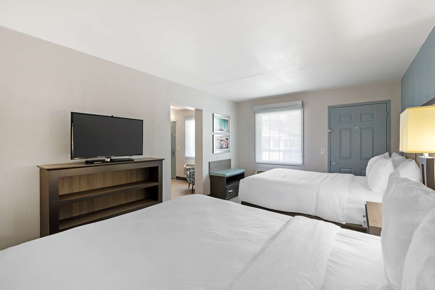 جناح بسريرين كوين مع أريكة، Best Western Plus St. Simons 2/3