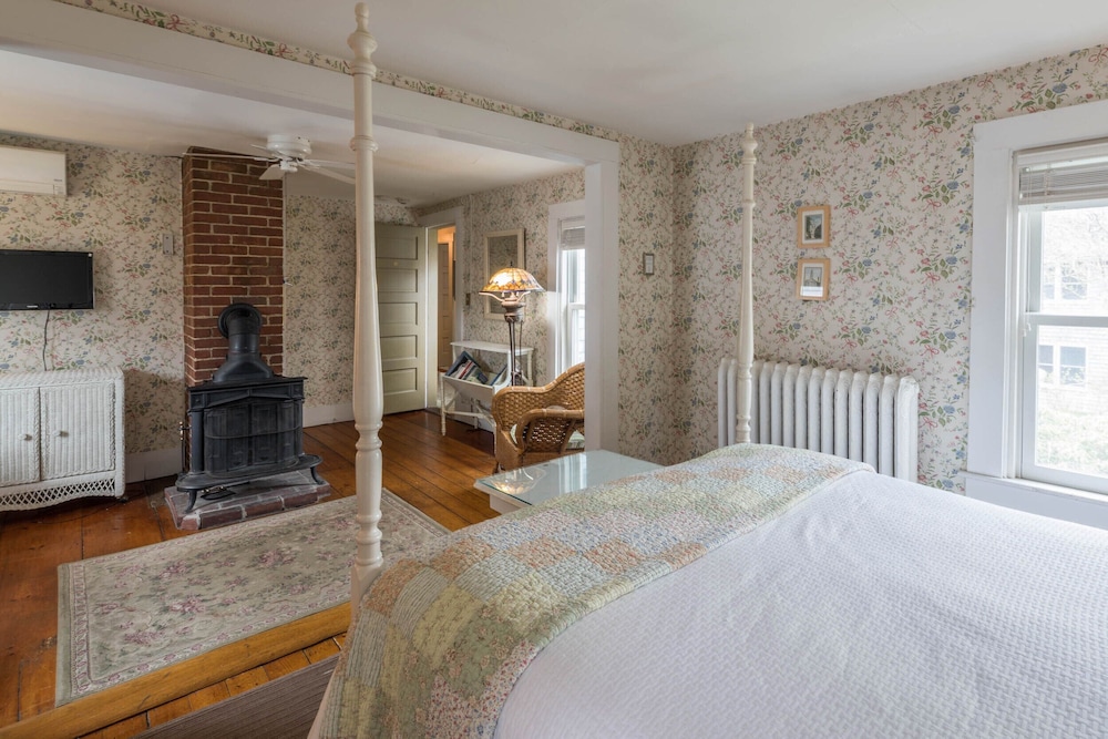 Victoria, Suite, Queen Bed, Garden View