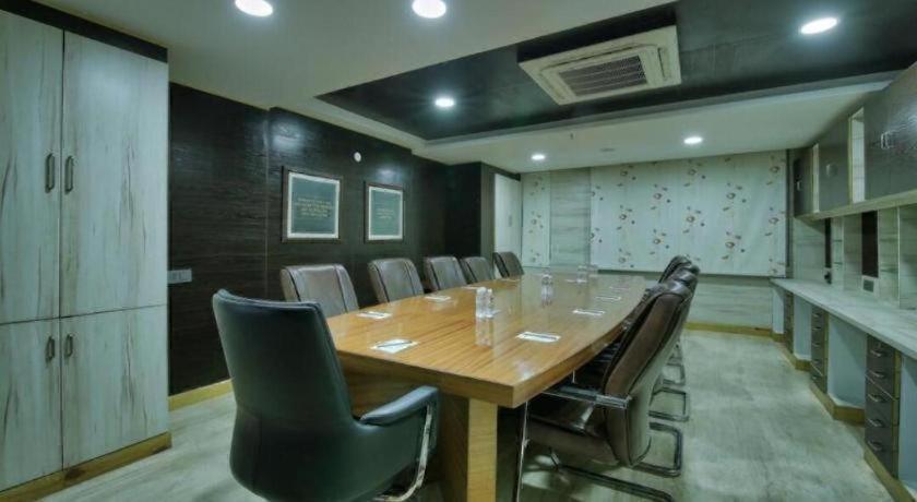 Polo Inn & Suites 23/31
