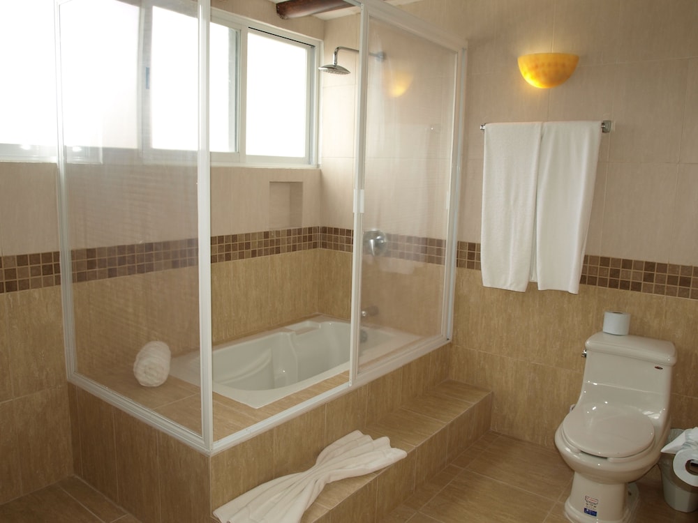 Hotel Suites El Campanario 39/39