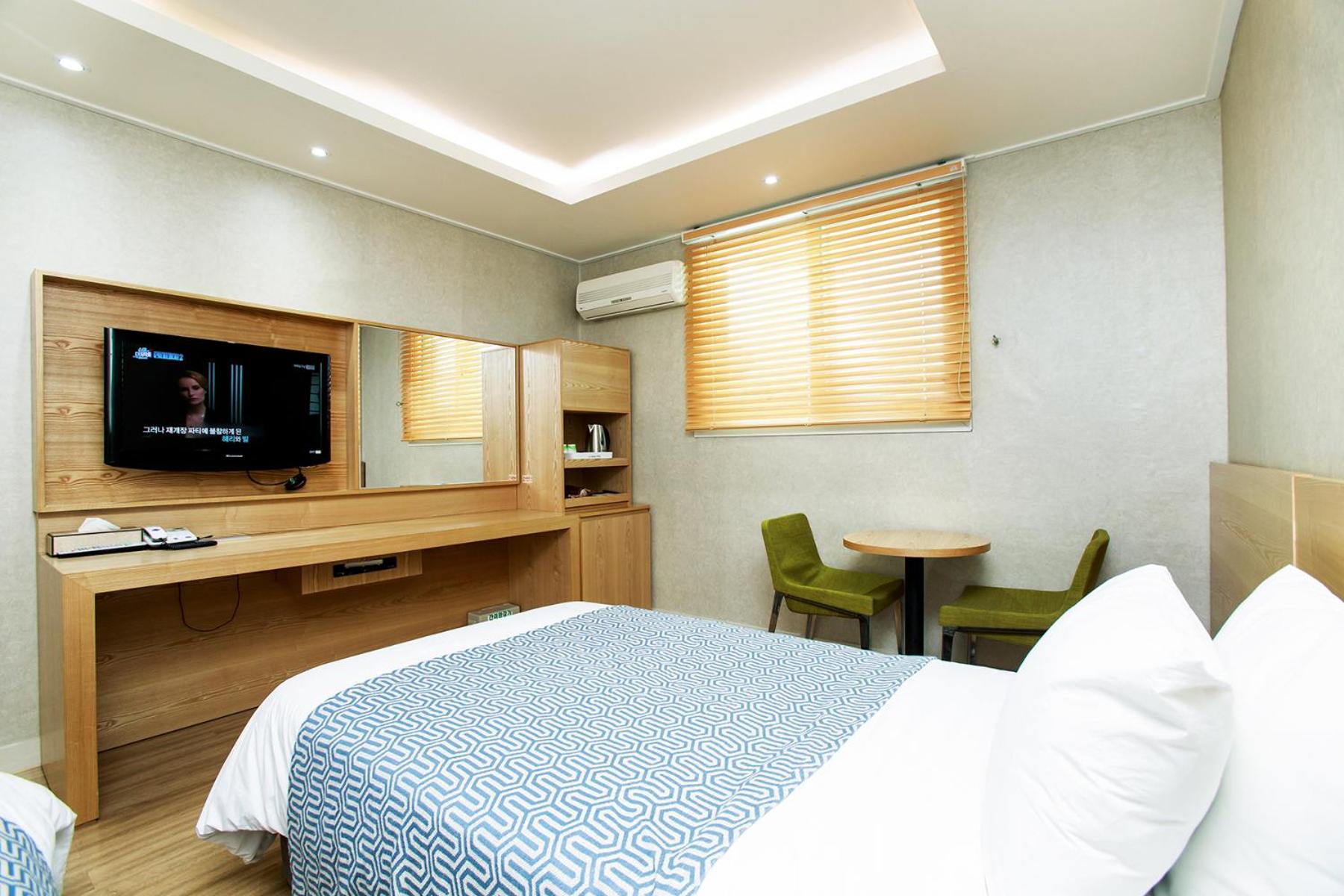 Deluxe, Twin Beds