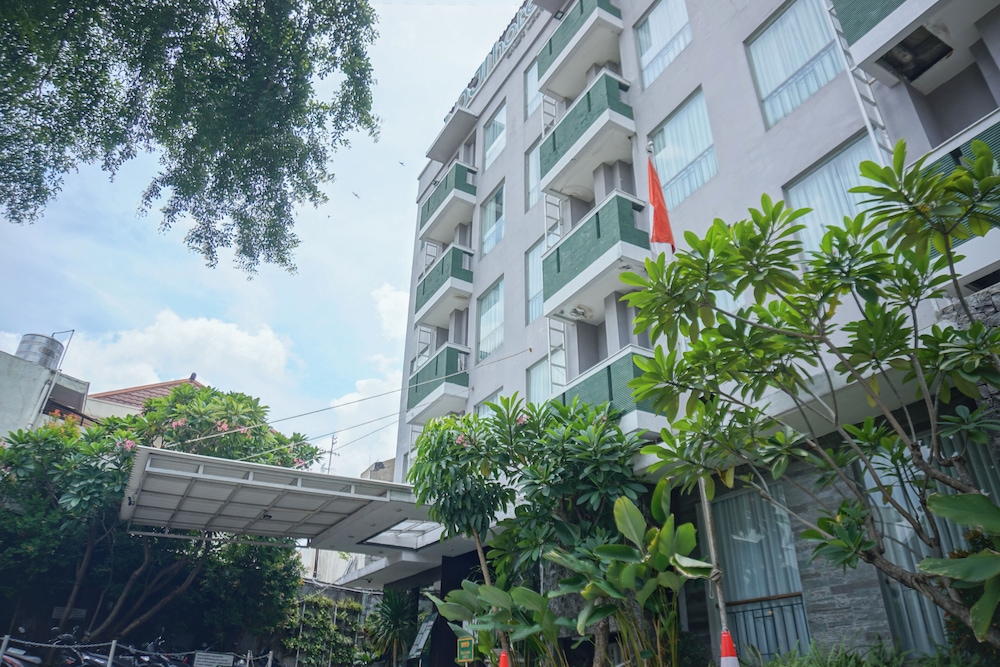 Loji Hotel Solo 63/64