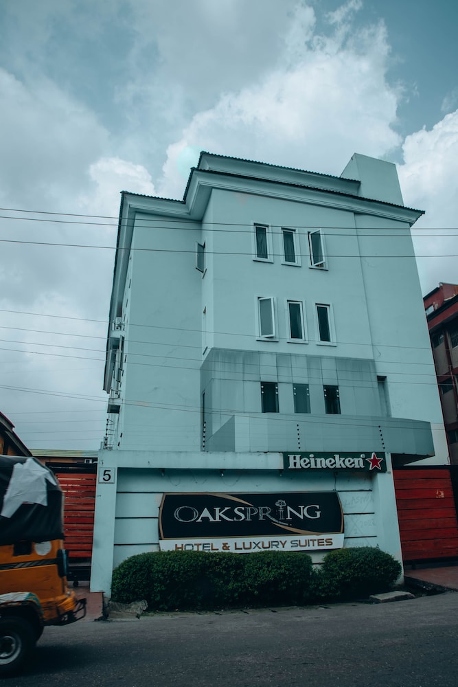 Oakspring Hotel &amp; Luxury Suites 2/50