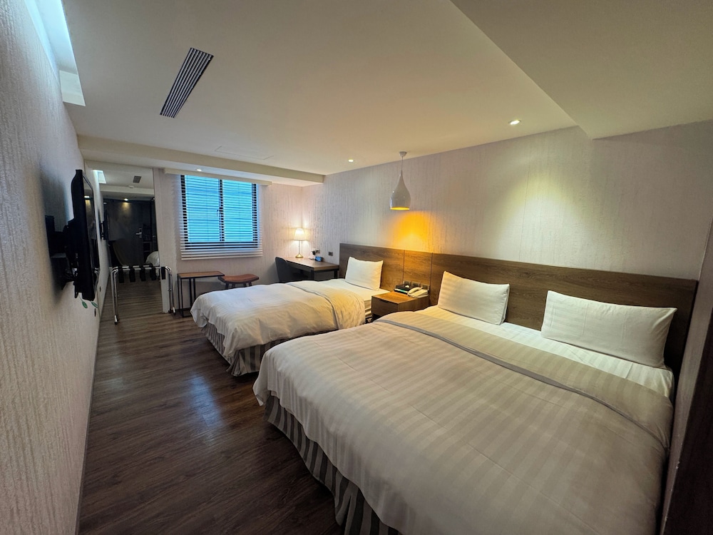 Lan Kwai Fong Garden Hotel 33/66