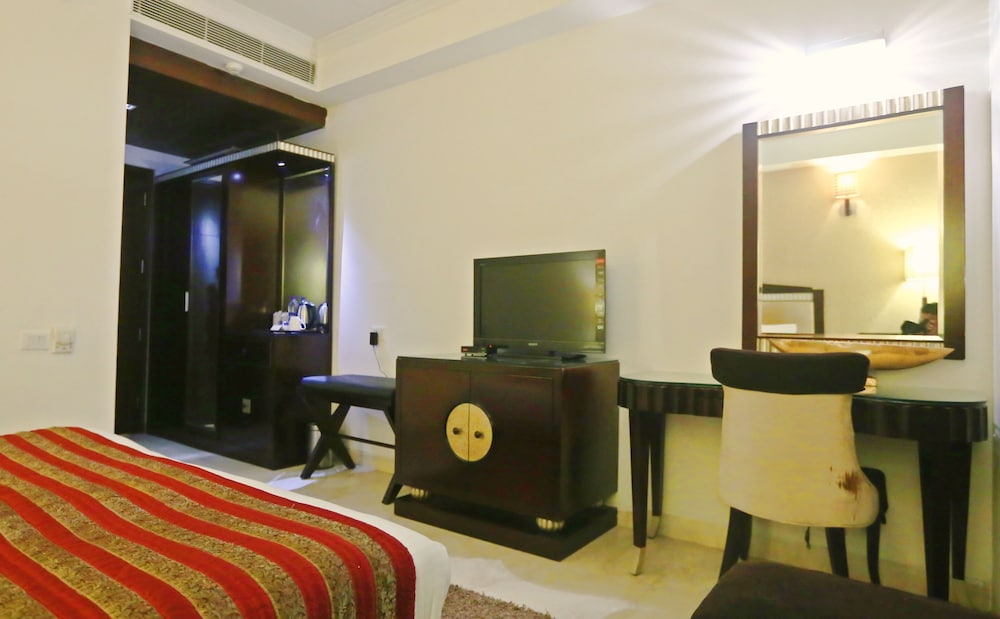 Venizia Sarovar Portico (ex Grand Venizia) 36/55