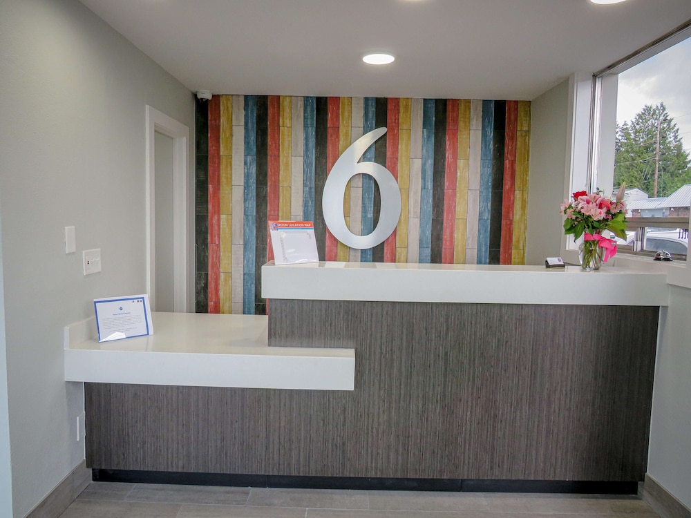 Lobby at Motel6 Tigard, OR - Portland Southwest, TIGARD - OR