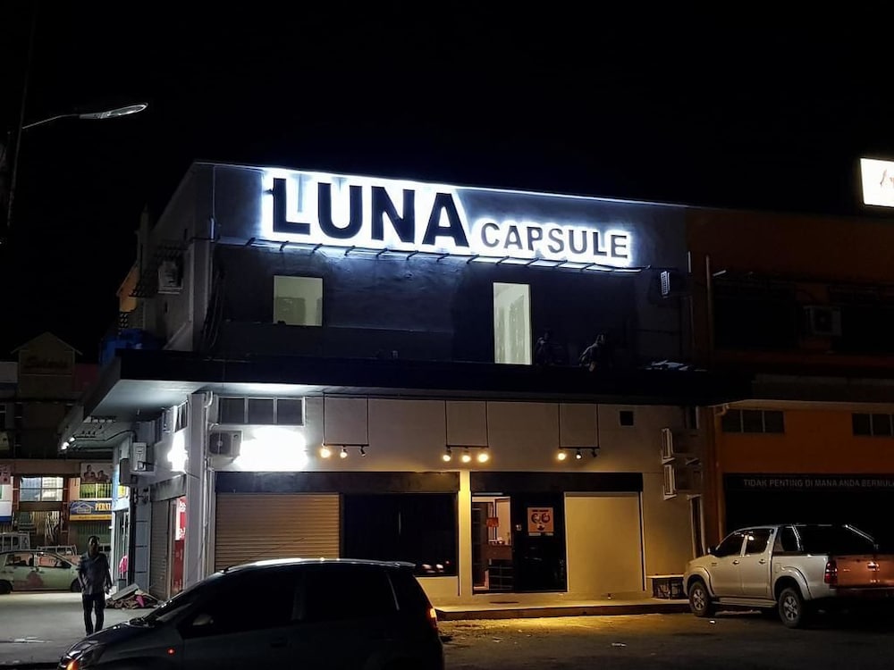 Luna Capsule 1/17