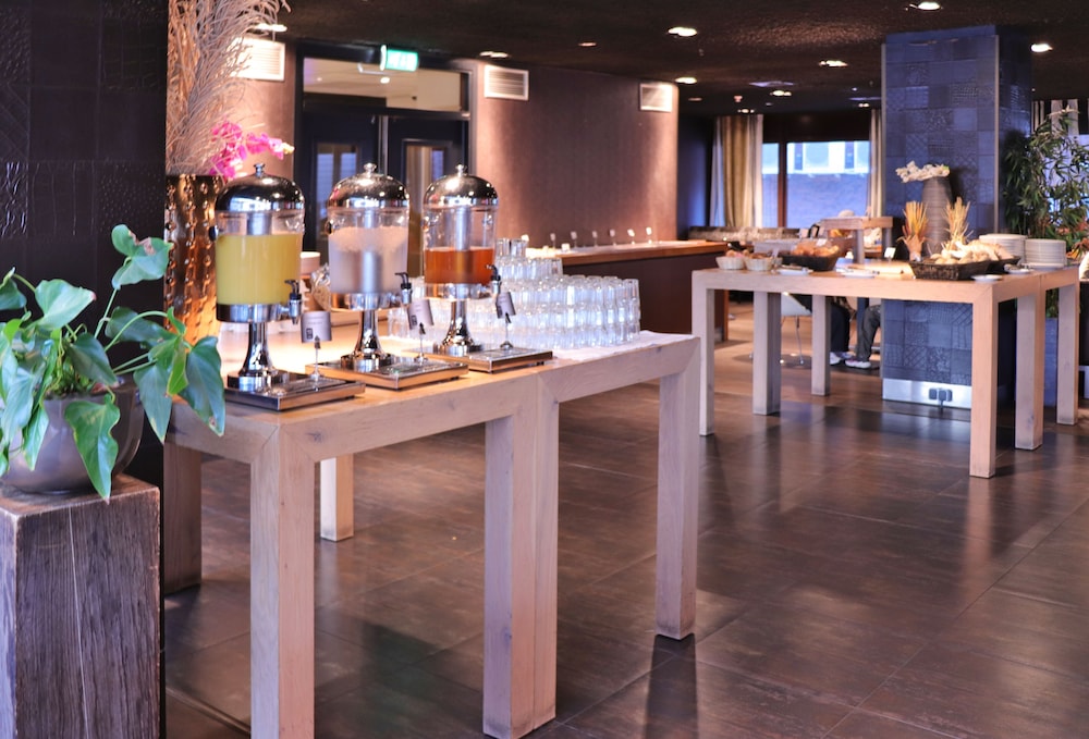 Xo Hotels Blue Tower 50/64