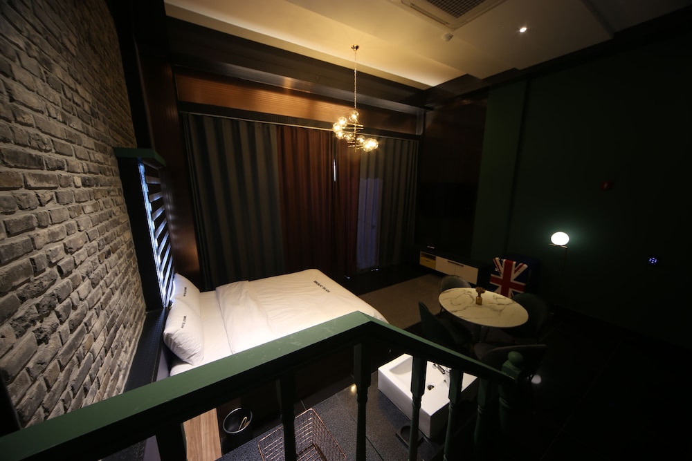 Piano Hotel 25/65