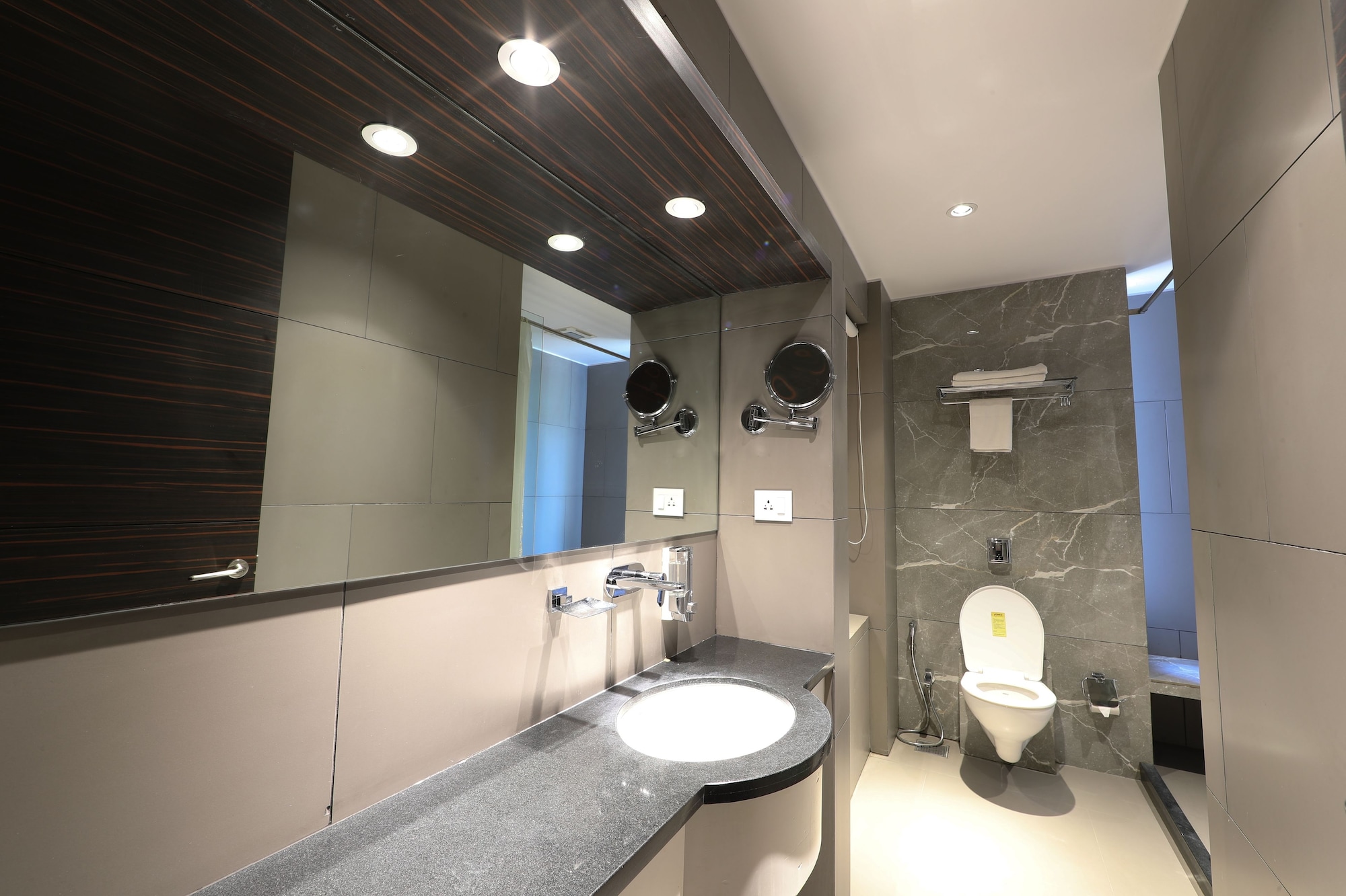 غرفة اقتصادية بسريرين منفصلين، Hotel Niraali Executive 8/8